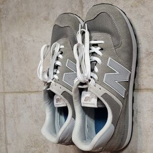 New Balance mens tennis shoes size 11.5